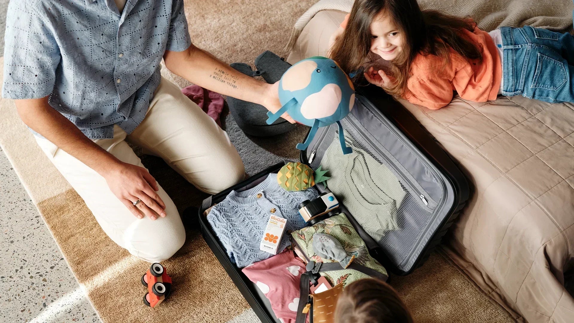 Gut health while travelling: Tips to avoid jet belly