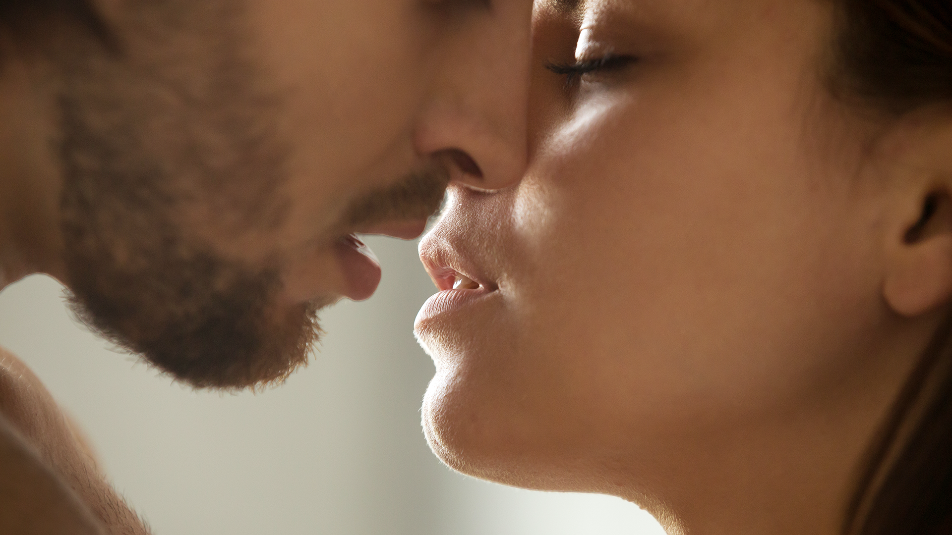 Benefits of kissing – How your love life affects your body and mind